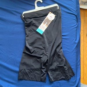 Shaping High Waisted mid-thigh short